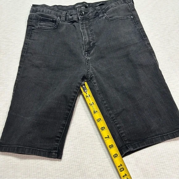 Kendall + Kylie Shorts The Bu Short 9/29 Women's Shorts Black Stretch Bermuda - Picture 6 of 6